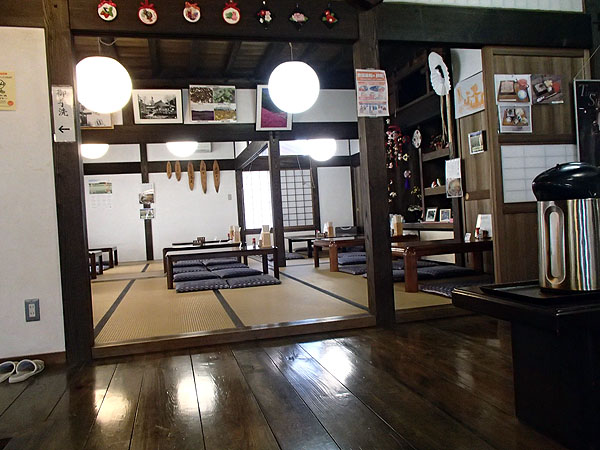 そば処「けやき」の店内